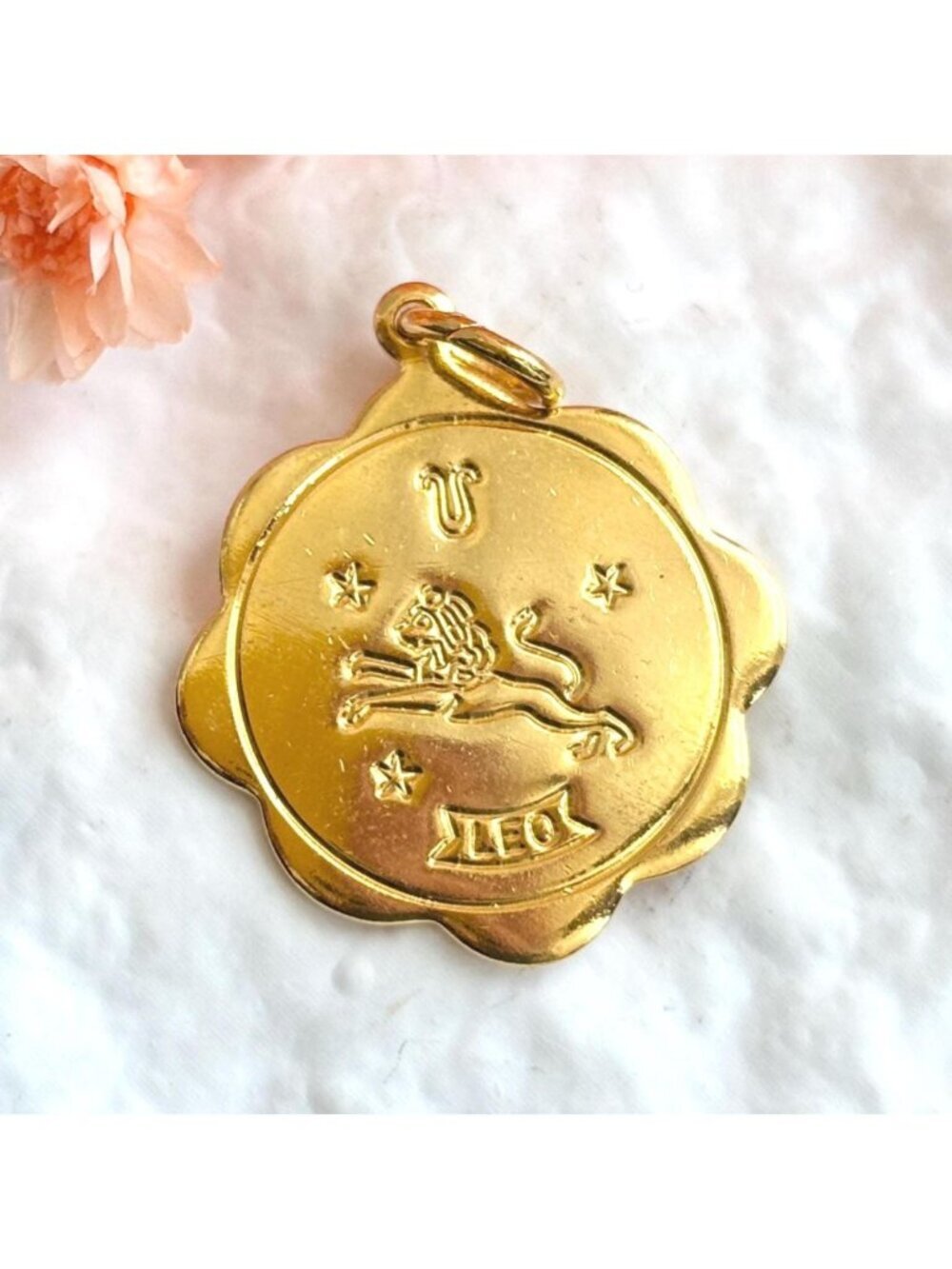 Leo Zodiac Scalloped Gold Toned Vintage Pendant Necklace w/ Black Rope - 26"